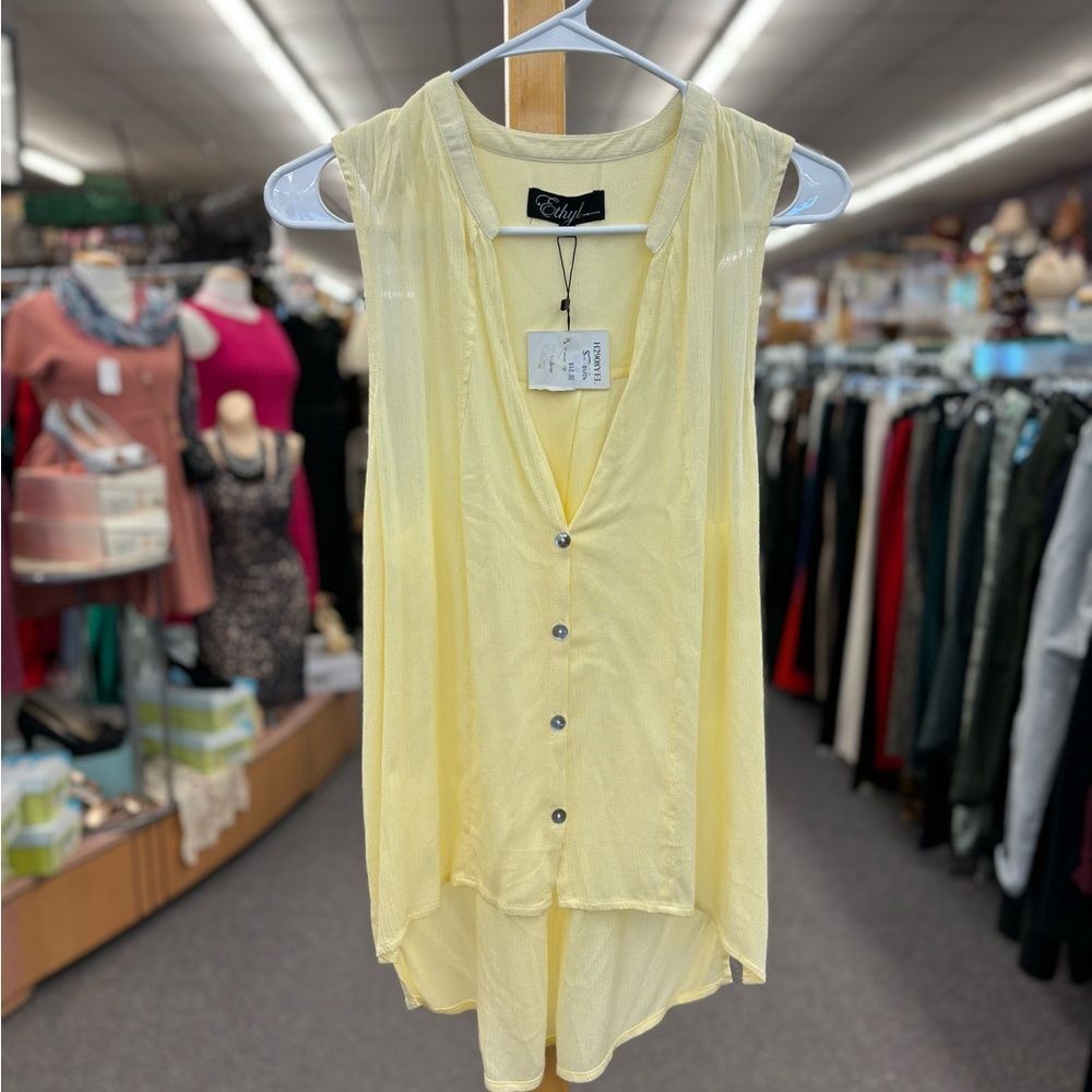 New Ethyl ladies M yellow sleevesless button up top